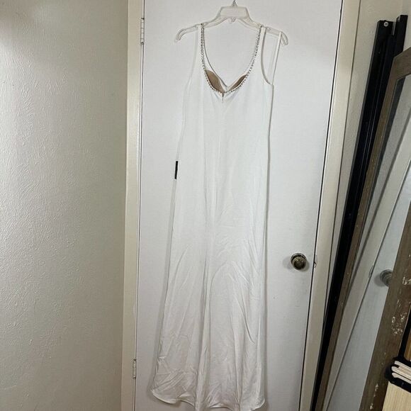 NWT! MAC DUGGAL SLEEVELESS CRYSTAL SCOOP NECKLINE COLUMN White GOWN US-6 26583 - Picture 5 of 12